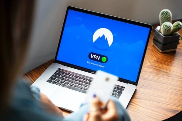 Comment protéger vos données lors de l'utilisation de réseaux Wi-Fi publics.